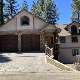Immaculate Dog-Friendly Home with Private Hot Tub Billiards 2 Jacuzzi Tubs, hotel v destinaci South Lake Tahoe