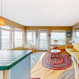 Oceanfront Nye Beach condo with gorgeous corner view & beach access