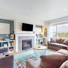 Condo with riverfront view - close to beaches & town - walk everywhere, hotel a Seaside