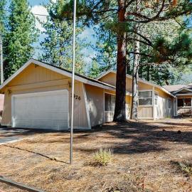 Charming Pet Friendly Home with Hot Tub Enclosed Yard Short Walk to Beach