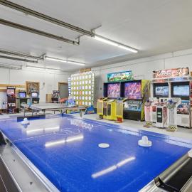 Ultimate Arcade, Salt Pool and Hot Tub - Sleeps 14