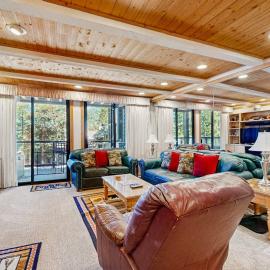 Comfortable Townhome with Pool Deck & Lovely Sunsets - Walk to Lake