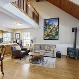 Tranquil cabin near ski slopes & trails with wraparound deck & pool table