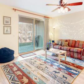 Quiet Townhouse in Ideal Truckee Location with Pool Hot Tub & Sauna