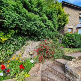 Character cottage with garden - Central Buxton