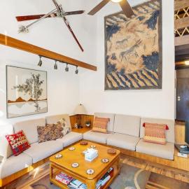 Bright Olympic Valley condo with free WiFi fireplace and deck, hotel u gradu Olimpik Vali