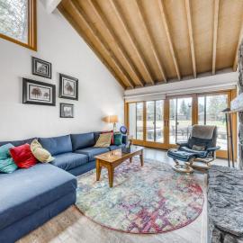 Lovely condo with golf course views & SHARC passes - great location near Village, hotel Sunriverben