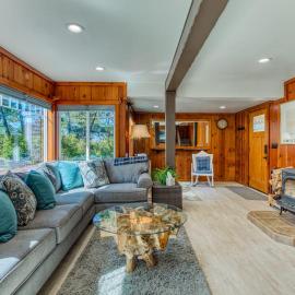 Dog-friendly house near the beach with ocean view and private gas grill