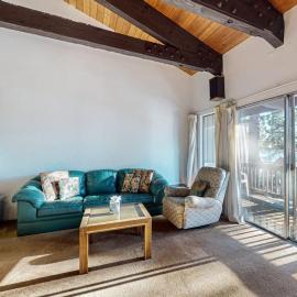 Sunny Family-Friendly Condo - Near the Lake, Hotel in Tahoe City