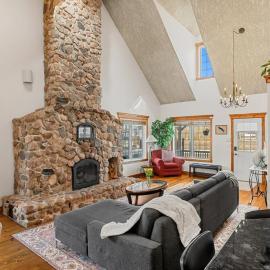 Fern and Pine 4BR Retreat by Lake w Deck