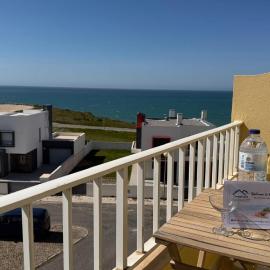 Sunset Hideaway Santa Cruz: Silveira'da bir otel