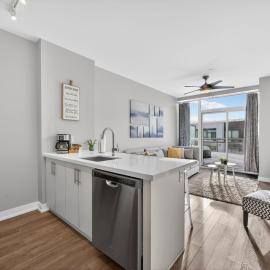 Lake Simcoe Stays - Friday Harbour's Official Rental Program - Scyamore Suite, hotel en Innisfil