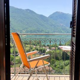 Stanza con terrazzo vista lago LAKEHOLIDAY IT