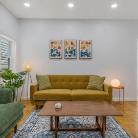 Parkside 3BR 1BA Apt Private Deck Minutes to NYC