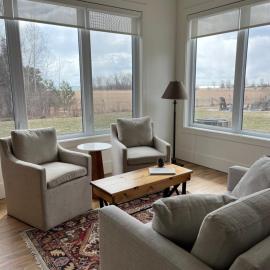 Escape the noise and unwind at the Bluebird Guest House, hotel v destinácii Colborne