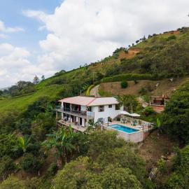 casa campestre con piscina privada, hotel a Guaduas