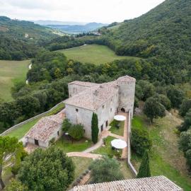 Castello Valenzino, hotel en Antognola