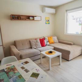 Positive Apartment - Слънчев уют и голяма веранда в сърцето на Петрич, hotel v destinácii Petrich