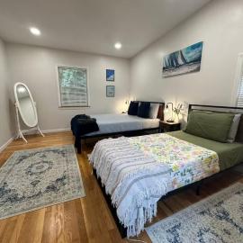 -No16- Extra Spacious Room in a House - 10 min to Green Line T Station & Boston College - Centrally Located at Brighton Boston