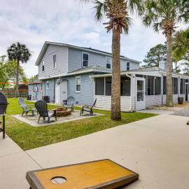 Screened Porch + Grill: Spacious Charleston Home!, hotel in Charleston