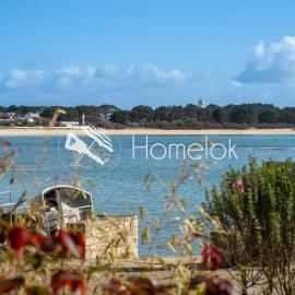 Sea-view garden-level flat, hotelli kohteessa Ploemeur