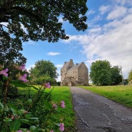 Midhope Castle Cottages, hotel in Queensferry