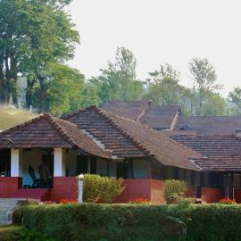 Misty Peaks - Luxury & Nature Homestay in Chikmagalur: Bālehonnūr şehrinde bir otel