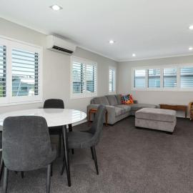 Modern Marine Parade Apartment, hotel in Mount Maunganui