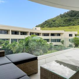 Oceanside Apartment with Pool Views، فندق في ماوْنت مونغانيو