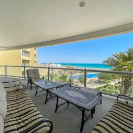 Oceanfront Condo with Stunning Views #303, hotel Puerto Peñascóban