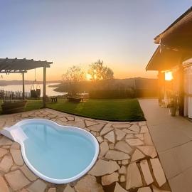 Chalé Mirante, piscina, cachoeira, lago e vista espetacular em Alexânia Goiás, Hotel in Alexânia