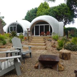 Sunshine Coast Hinterland Igloo Retreat Romantic & Private, hotel in Flaxton