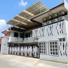ALTO Kost Eksklusif Purwokerto، فندق في بوروكيرتو
