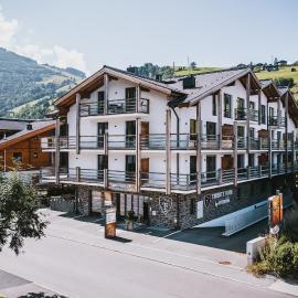 24 by AvenidA - Mountain Residence, hotel v Kaprune