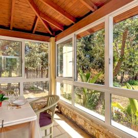 Astrelis Emerald Villa - Cozy House Walking Distance to the Beach