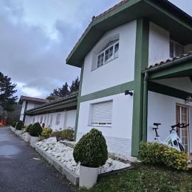 LURRA Tierra Apartamento 1، فندق في Sopuerta