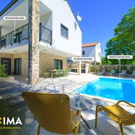 Villa Bellissima Malinska - Privater Pool, 4 Schlafzimmer, ruhige Lage, hotel in Malinska