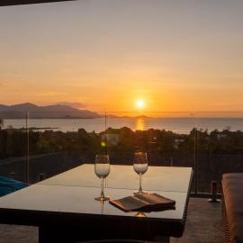 Luxe 4BR Sunset Seaview Villa Private Infinity – hotel w mieście Plai Laem