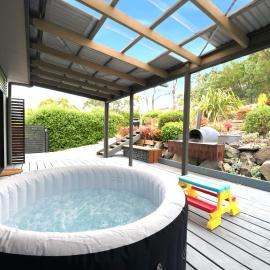 Scenic Risdon Retreat Near Hobart CBD & Deck Views Family Friendly Stay, hotel u gradu 'Risdon'