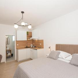 Studio Apartments Lovrić, hotel u Vodicama