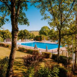 Village Vacances de Combelles, hotel u gradu Le Monastère