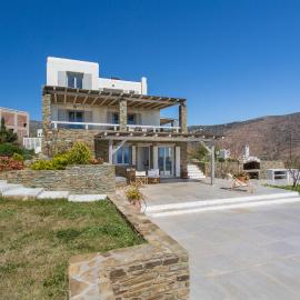 Nok Island Villa by Hostandros, hotel a Gavrion