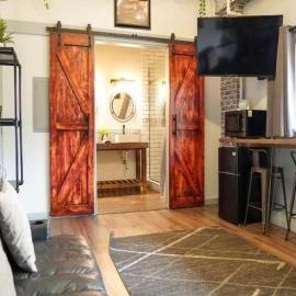 Rivers Edge Lofts - Unit 5, hotel in Niles