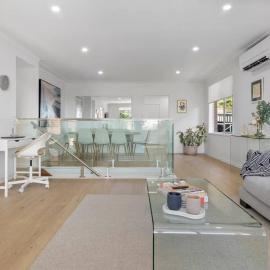 Hillview - Walk to City & Beach - Free Parking, Hotel in Newcastle