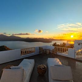 Sunset studio in Plaka