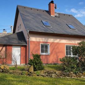 Symbiola Holiday House