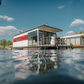 Floatinghouse Red Pearl, hotel in Zehdenick