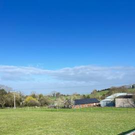 Lake House - beautiful countryside retreat, hotel i Clutton