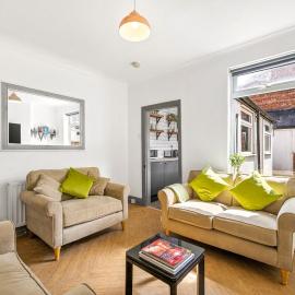 3-bedroom townhouse Short Term Rental & Flexible Renting Lincoln With Free WiFi & Free parking