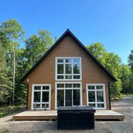 Spa Lakeside & Adventure - Nature Chic, hotel in Saint-Michel-des-Saints